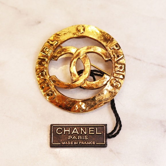Chanel CC Logo Paris Gold Plated Brooch - Picture 5 of 14